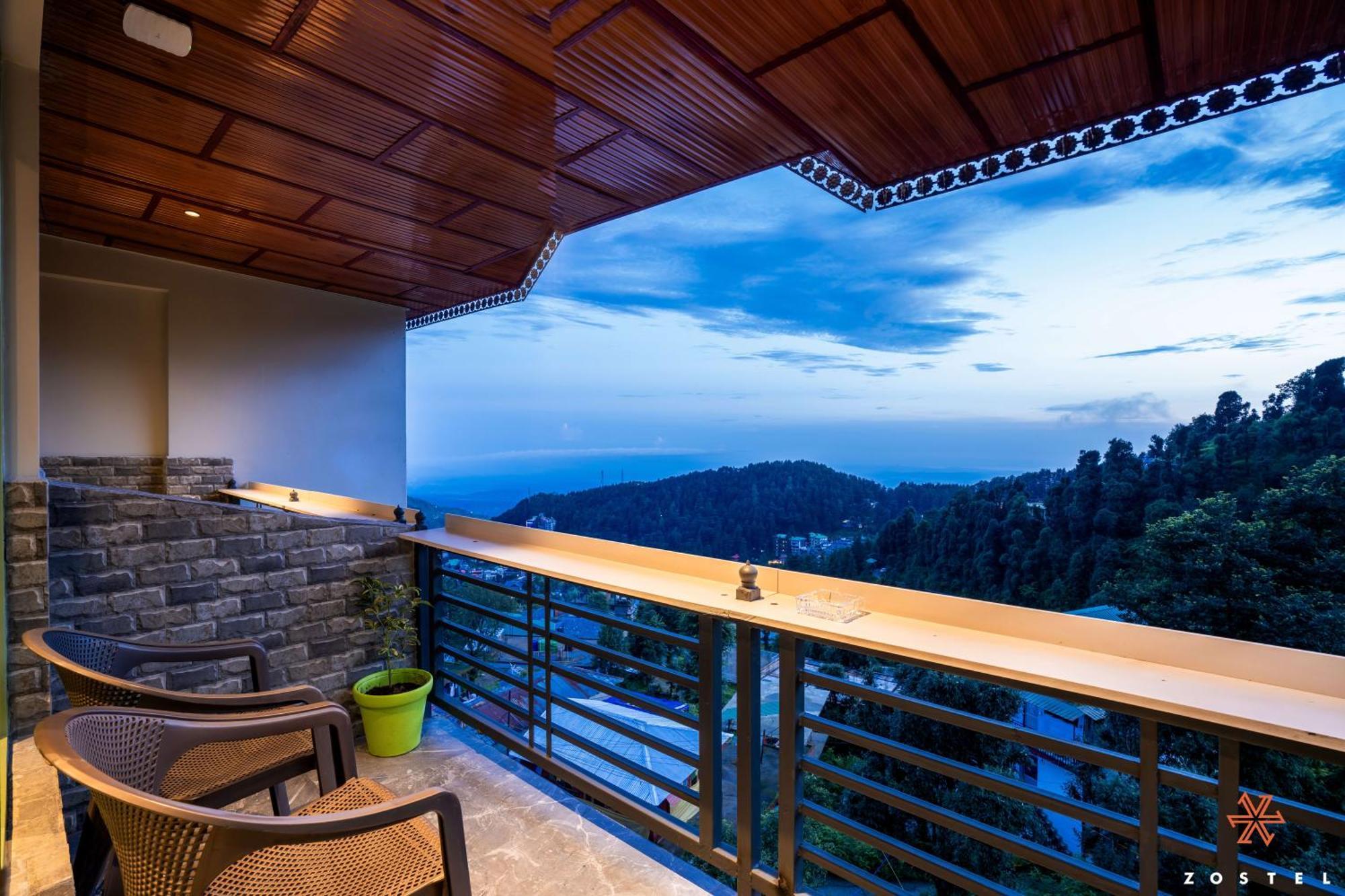 Ostello Zostel Dharamkot McLeod Ganj Esterno foto