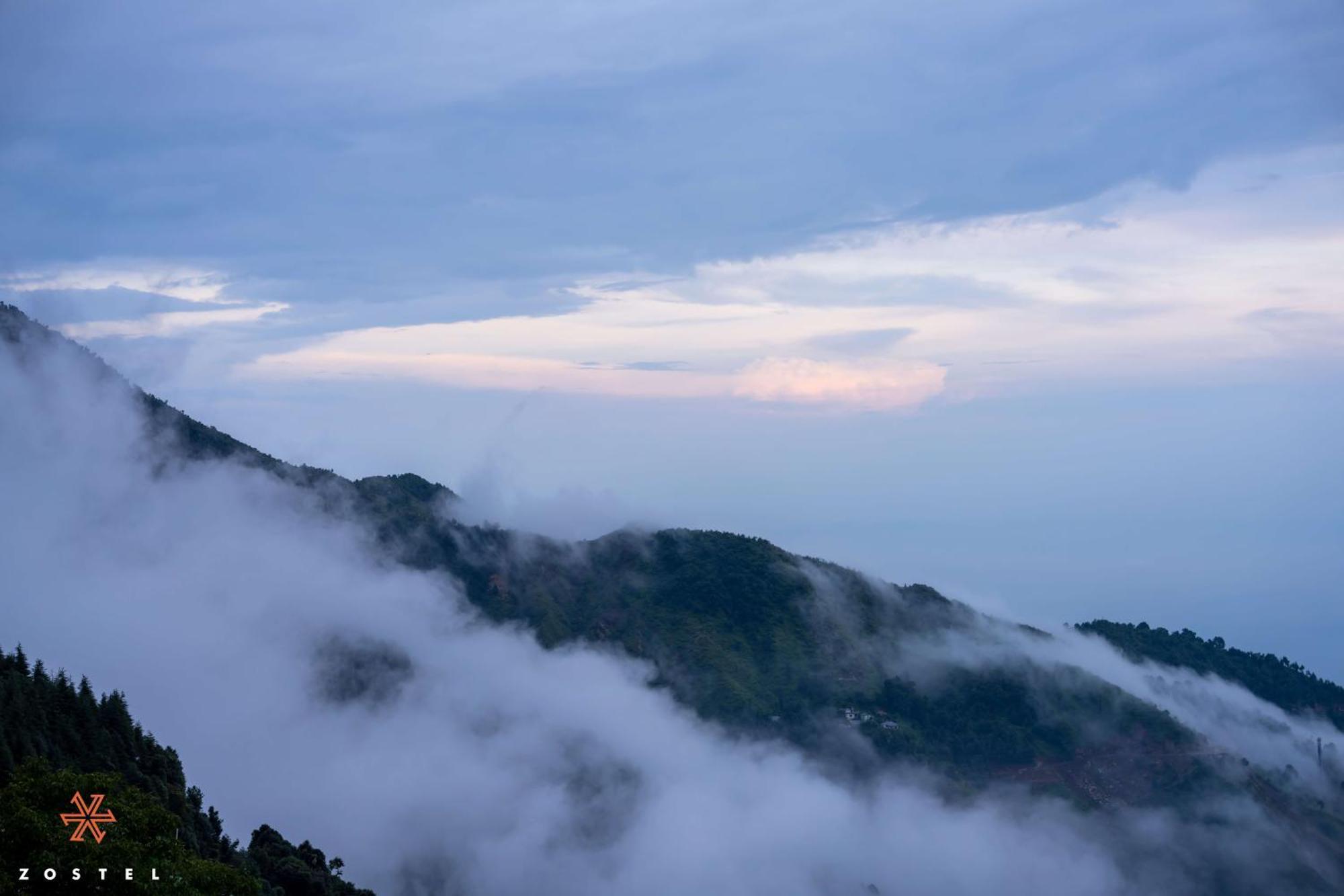 Ostello Zostel Dharamkot McLeod Ganj Esterno foto