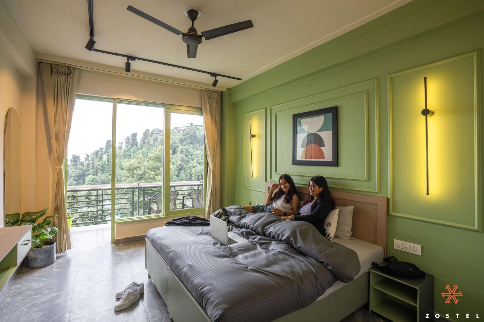 Ostello Zostel Dharamkot McLeod Ganj Esterno foto