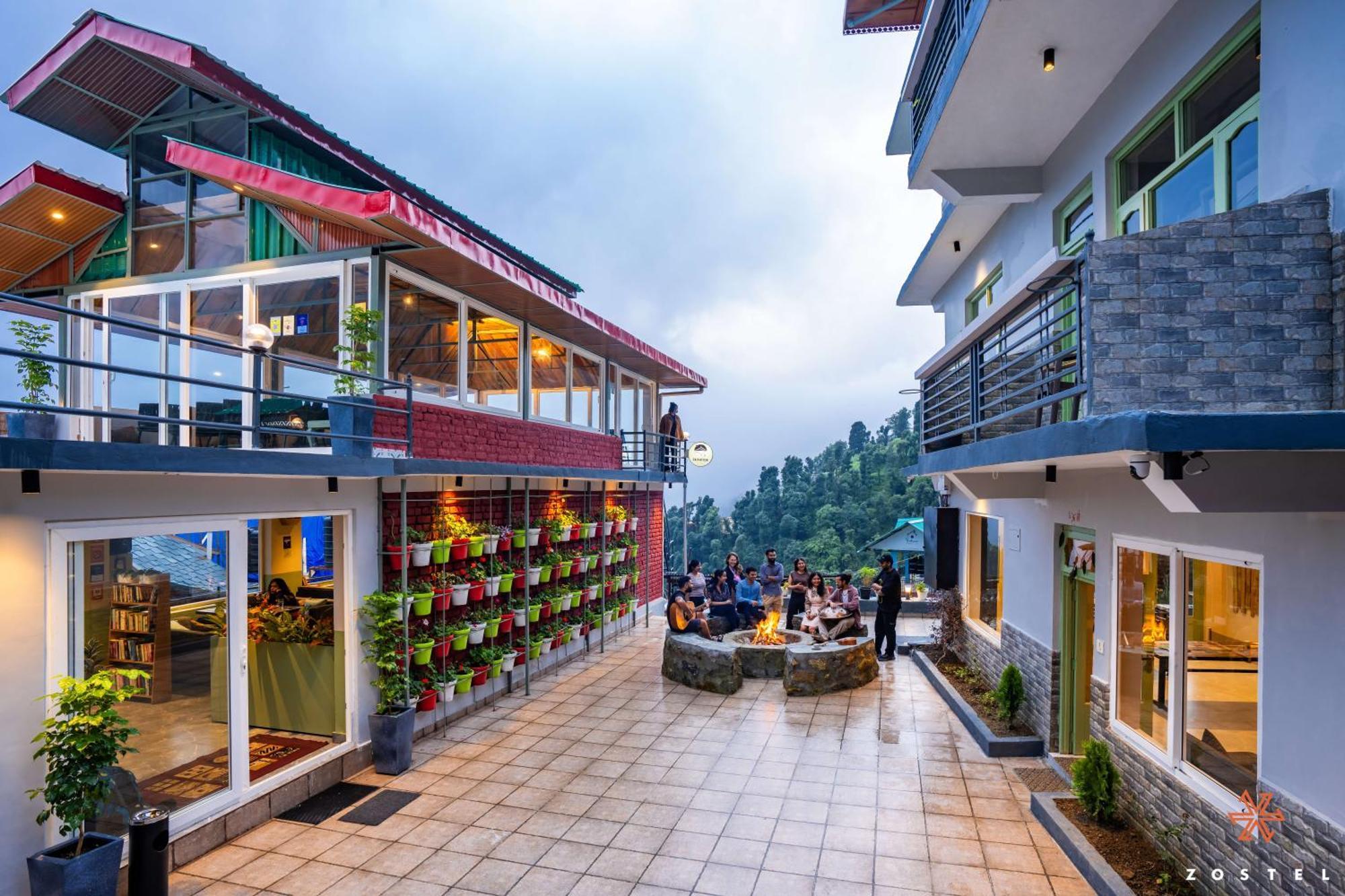 Ostello Zostel Dharamkot McLeod Ganj Esterno foto