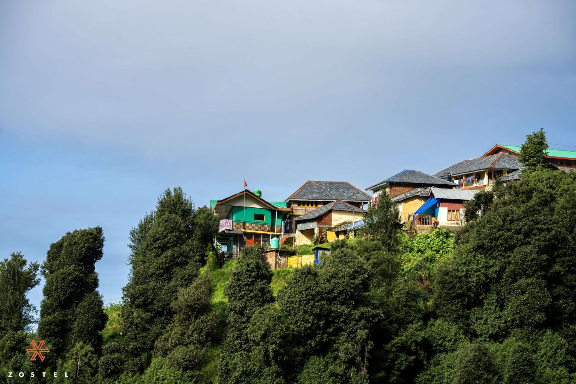 Ostello Zostel Dharamkot McLeod Ganj Esterno foto